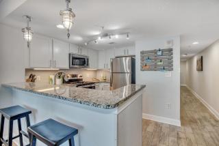 Oceanfront Work From Here Central Location! 1157 - 5