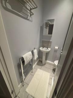 Private & Modern En-suite Rooms Town Centre Self Check-in - Barnsley - 3