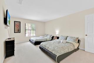 Experience the ultimate getaway at our 4-bedroom - Davenport - 9