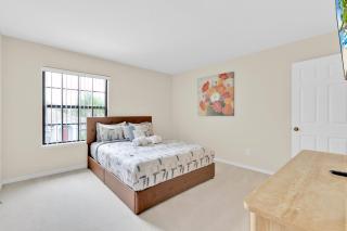 Experience the ultimate getaway at our 4-bedroom - Davenport - 3