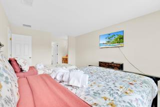 Experience the ultimate getaway at our 4-bedroom - Davenport - 2