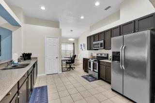 Gorgeous Family Home w Pool, pool Spa, BBQ, Game Room - Davenport - 1