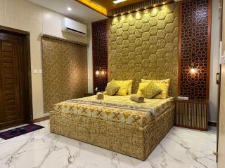 Exquisite Luxe 2 Bedroom Condo Close to GIGA MALL - Islamabad - 2
