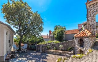Three-Bedroom Holiday Home In Praputnjak - 3