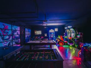 Da Spidey House: Waterslide, 100K Gameroom, Pickleball, Bocceball, & More - Indio - 5