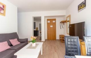 Amazing Apartment In Torrevieja - Torrevieja - 3