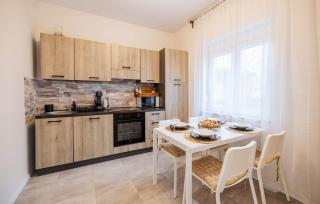 Stunning Home In Seline With Wifi - 5