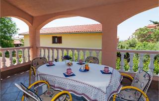 Four-Bedroom Holiday Home In Privlaka - Privlaka - 2
