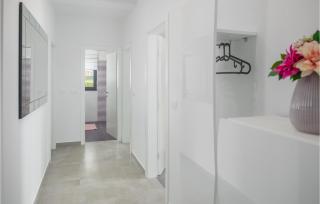 3 Bedroom Awesome Home In Novigrad - 4