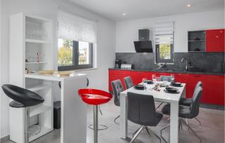 3 Bedroom Awesome Home In Novigrad - Bužinija - 5