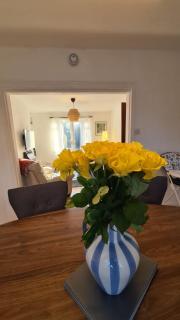 Harrogate Entire House, free private parking and garden - 5