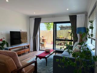 Brand New 2-Bedroom Retreat in Quiet Cul-de-Sac - Hamilton - 7