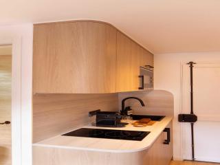Refined studio with balcony - 2P - Saint Lazare - Paris - 4