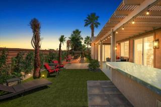 Getaway sleeps 8 option for 16 - Indio - 0