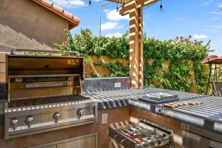 Getaway sleeps 8 option for 16 - Indio - 8