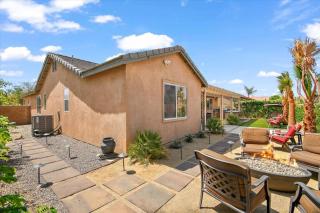 Getaway sleeps 8 option for 16 - Indio - 5