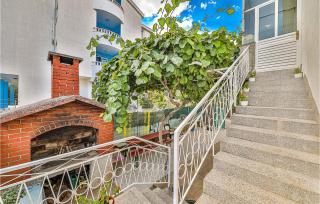 2 Bedroom Lovely Apartment In Trogir - Trogir - 4