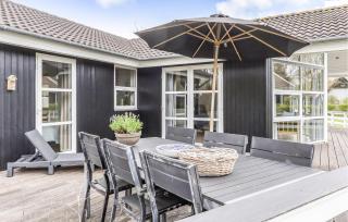 Lovely Home In Humble With Sauna - 9