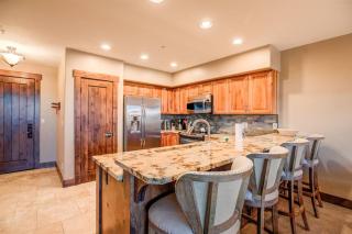 Crystal Peak 2 Bedroom Condo At Peak 7 - 6