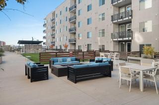 Boutique 1BR near Convention Center - Pool,Htub,Gym - 4