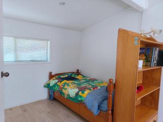 Private 1 bedroom Guestsuite Step Away of Sunnynook Central - Auckland - 5