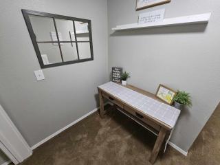 Centrally Located 1500 SqFt Private Guest Suite with Hot Tub - Meridian - 2