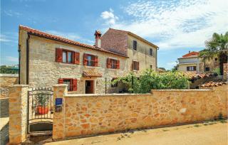 Lovely Home In Prhati With Jacuzzi - Prhati - 7