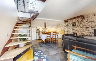 Amazing Home In Lanouee With Wifi - 8