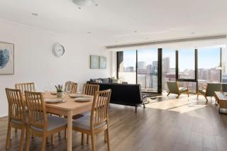 Spacious 3BR Near Crown Sleeps 10 Free Parking - 2