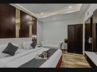 Hotel O Raas Near Samaypur Badli metro Station - New Delhi - 1