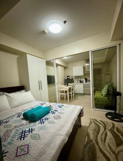 Verte Hideaway at Azure Residences - Urban Escape - 1