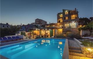 Stunning Home In Sevid With Kitchen - 3