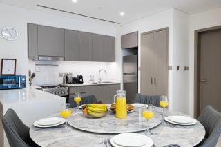 EMAAR GRANDE - Elegant 1 Bedroom Apartment - Infinity Pool - 1min to Dubai Mall and Burj Khalifa - 5