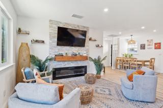 Cozy Home with Hot Tub - Family-Friendly Yard home - 9