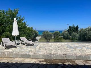 Villa Sonora - Beachfront, Amazing Garden, Panoramic Sea View - Polykhrono - 6