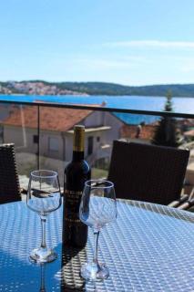 Apartmani Manuela - Okrug Gornji - 0