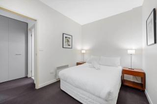 Stadium Apartments - CBD Living on Little Bourke - Melbourne - 3
