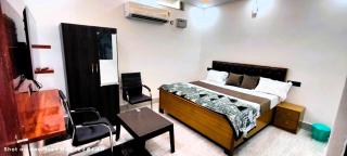 GR Hotel Mateshwari Palace Ayodhya - Hotel-At-Prime-Location Spacious-Room - Ayodhya - 9