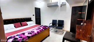 GR Hotel Mateshwari Palace Ayodhya - Hotel-At-Prime-Location Spacious-Room - Ayodhya - 6