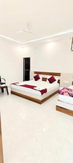 GR Hotel Mateshwari Palace Ayodhya - Hotel-At-Prime-Location Spacious-Room - Ayodhya - 7
