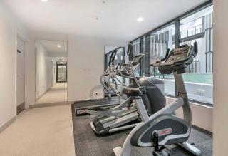 2 Bedroom High Class Perfectly Located Apartment - Auckland - 8