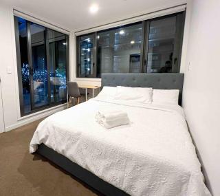 2 Bedroom High Class Perfectly Located Apartment - Auckland - 7