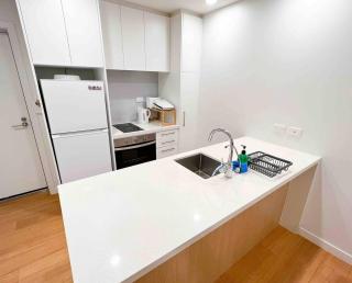 2 Bedroom High Class Perfectly Located Apartment - Auckland - 5