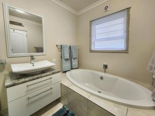 Villa C View Four Apartments - Knysna - 4