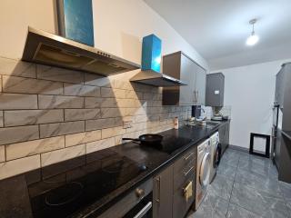 Landcross Co-living - Private Room Self-cater - 4