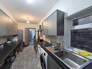 Landcross Co-living - Private Room Self-cater - 3