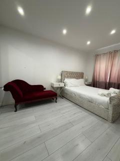 Cheerful 2 Bedroom Bungalow fully Furnished - Bradenham - 9