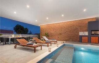 Stunning Home In Liznjan With Wifi - 3