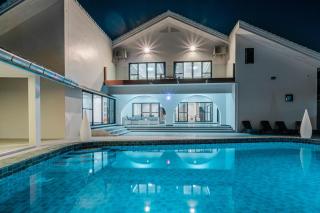 Grand Villa 6 Bedroom 8 Bathroom - 3