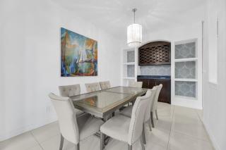 Relax & Enjoy in Our Spacious Country Club Estate - 7